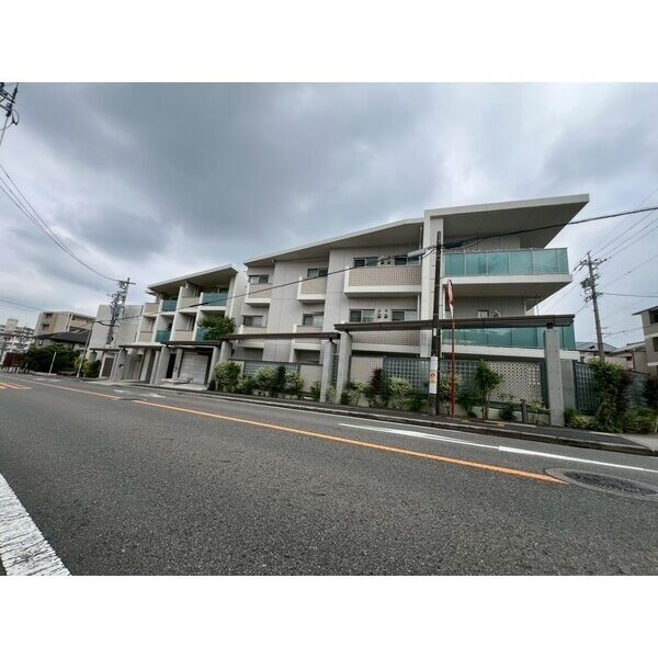 プレミスト一社